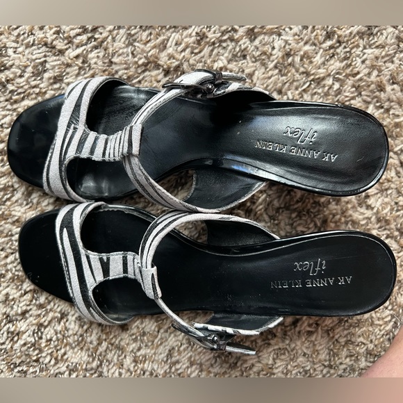 Anne Klein Zebra Heel - Picture 5 of 5